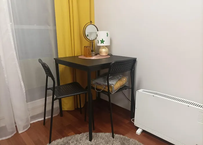 Solidarnosci155guestrooms Hostel *