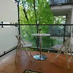 Solidarnosci155guestrooms Хостел *