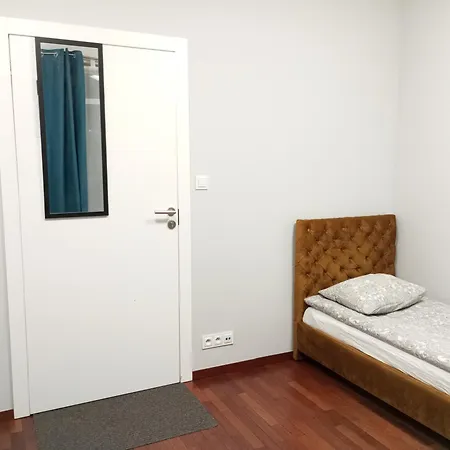 호스텔 Solidarnosci155guestrooms *