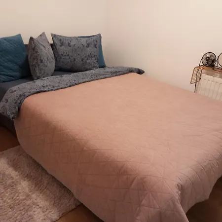 호스텔 Solidarnosci155guestrooms *